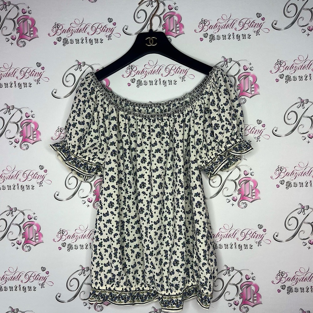 Max studio top floral off the shoulder stretchy neck line and bottom white blue